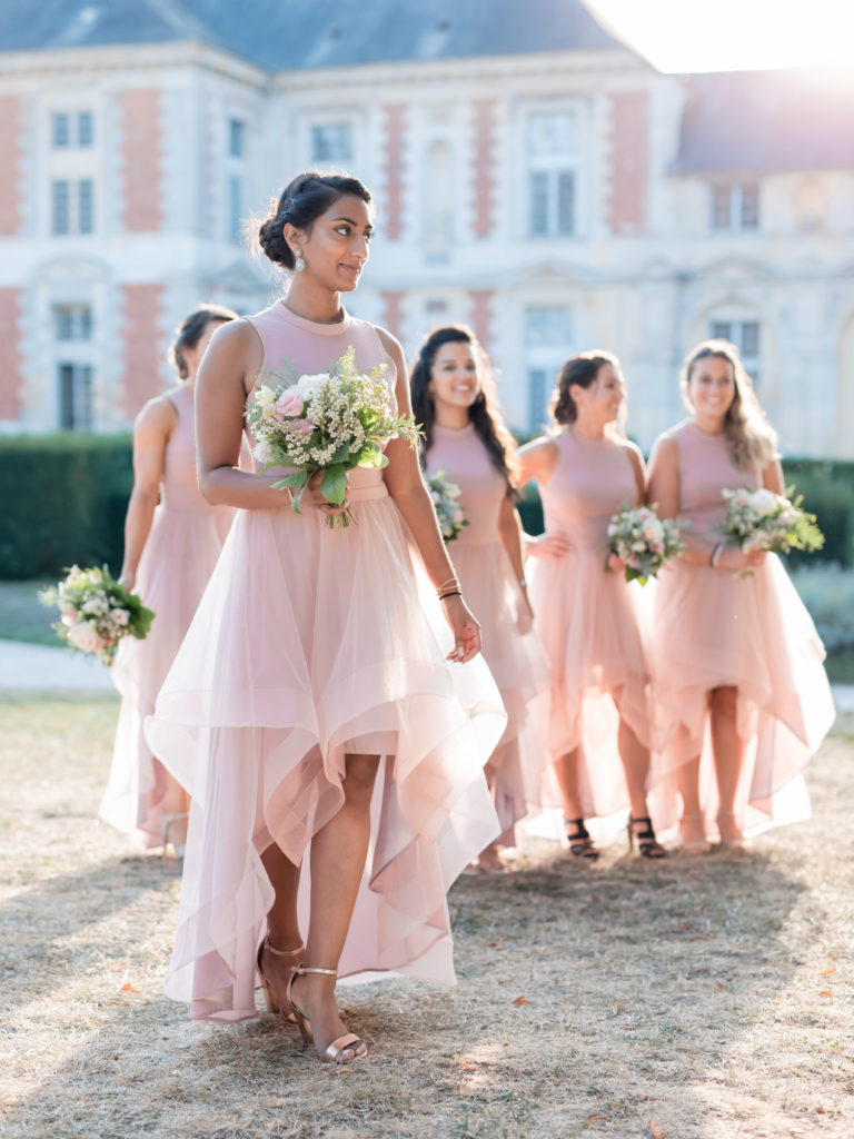 Souvenir d'un mariage au château de Vallery avec des demoiselles d'honneur élégantes
